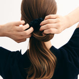 Sidenscrunchie svart