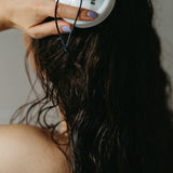 Scalp brush i blött hår exempel