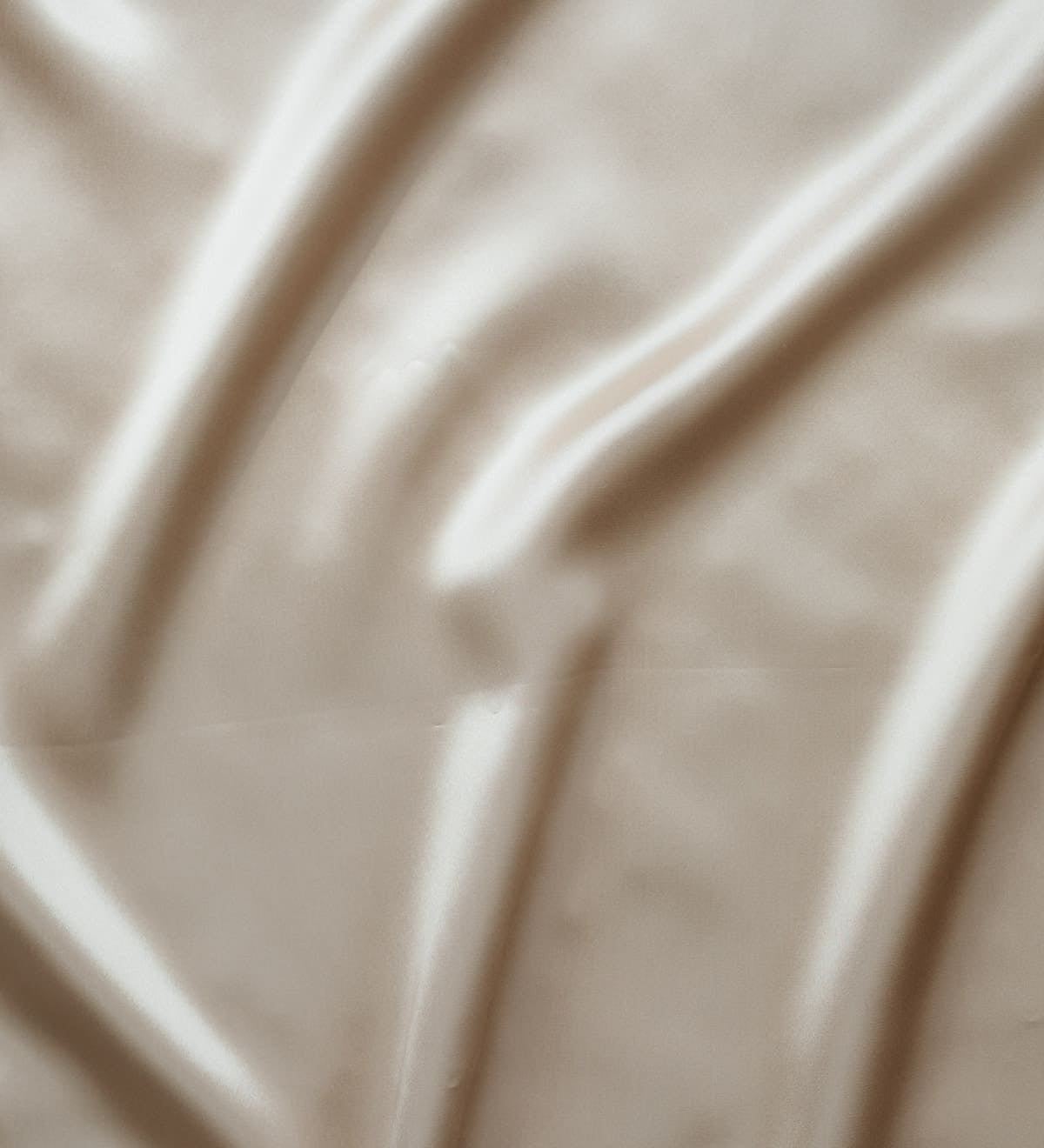 Sidenörngott beige färg, inzoomad bild på siden tyg