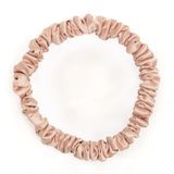 sidensnodd scrunchie hårsnodd tunn i färgen rosa produktbild