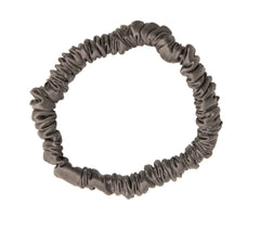sidensnodd scrunchie hårsnodd tunn mörkgrå produktbild