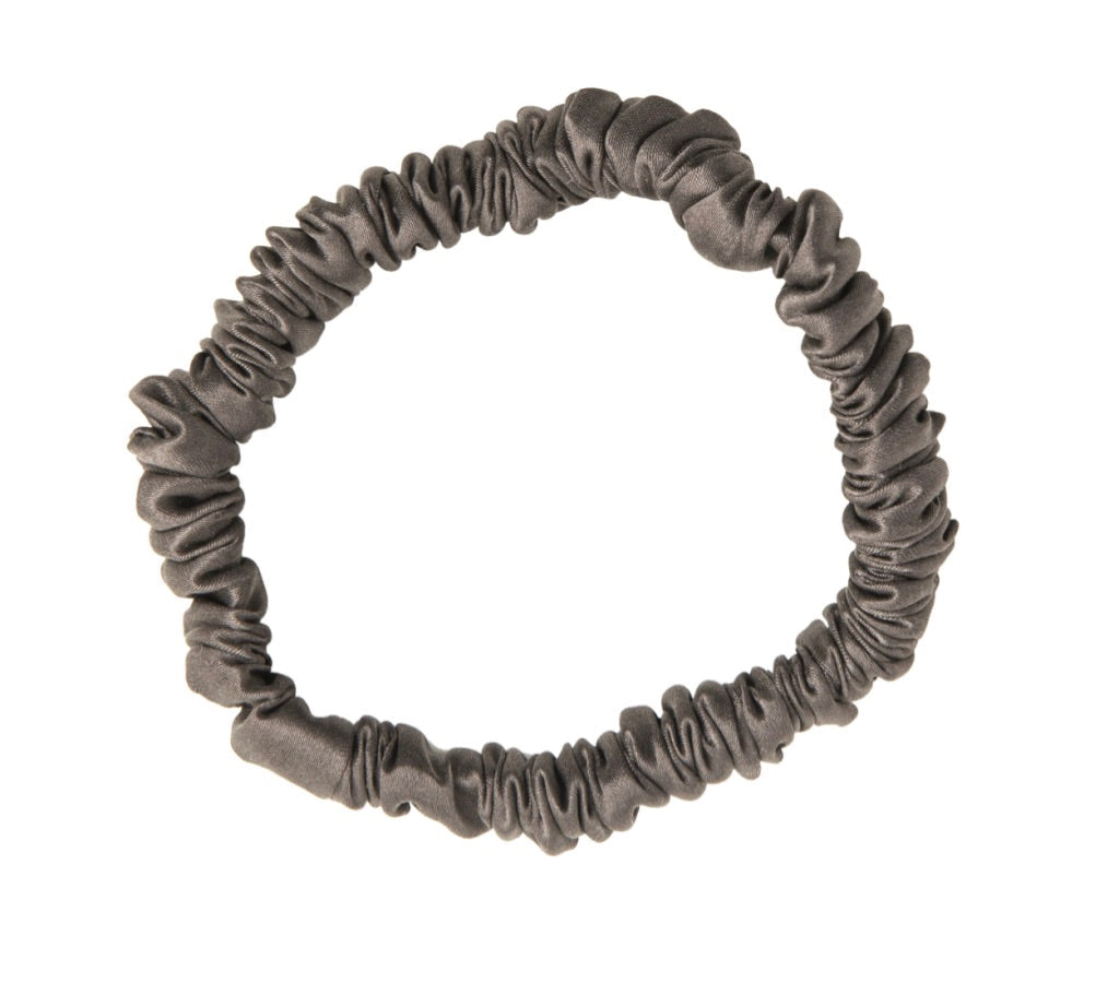 sidensnodd scrunchie hårsnodd tunn mörkgrå produktbild